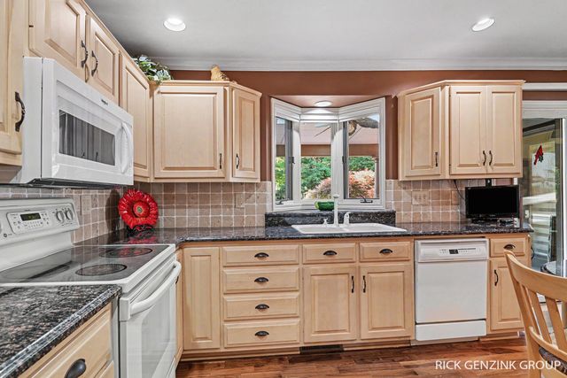 400 W 35th Street, Holland, MI 49423