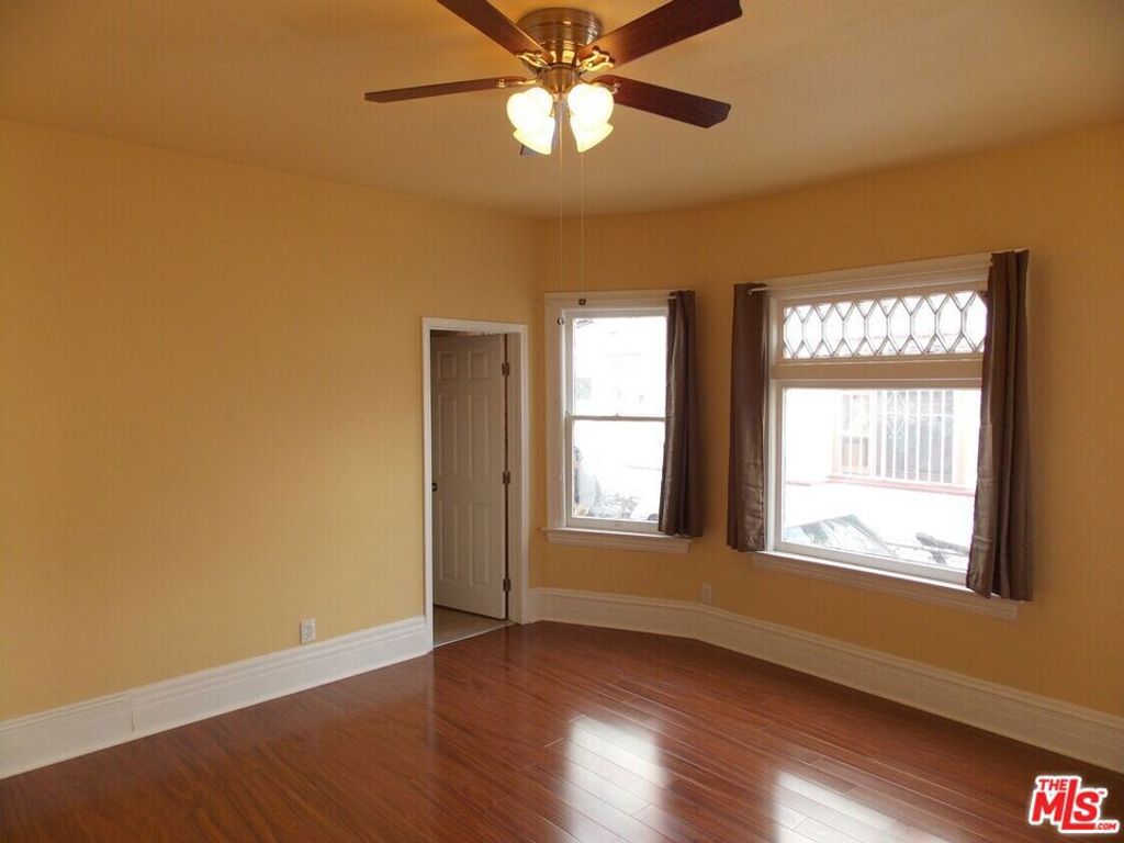Image 15 of property listing at 1449 W 28th Street, Los Angeles, CA 90007
