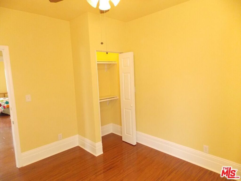 Image 17 of property listing at 1449 W 28th Street, Los Angeles, CA 90007