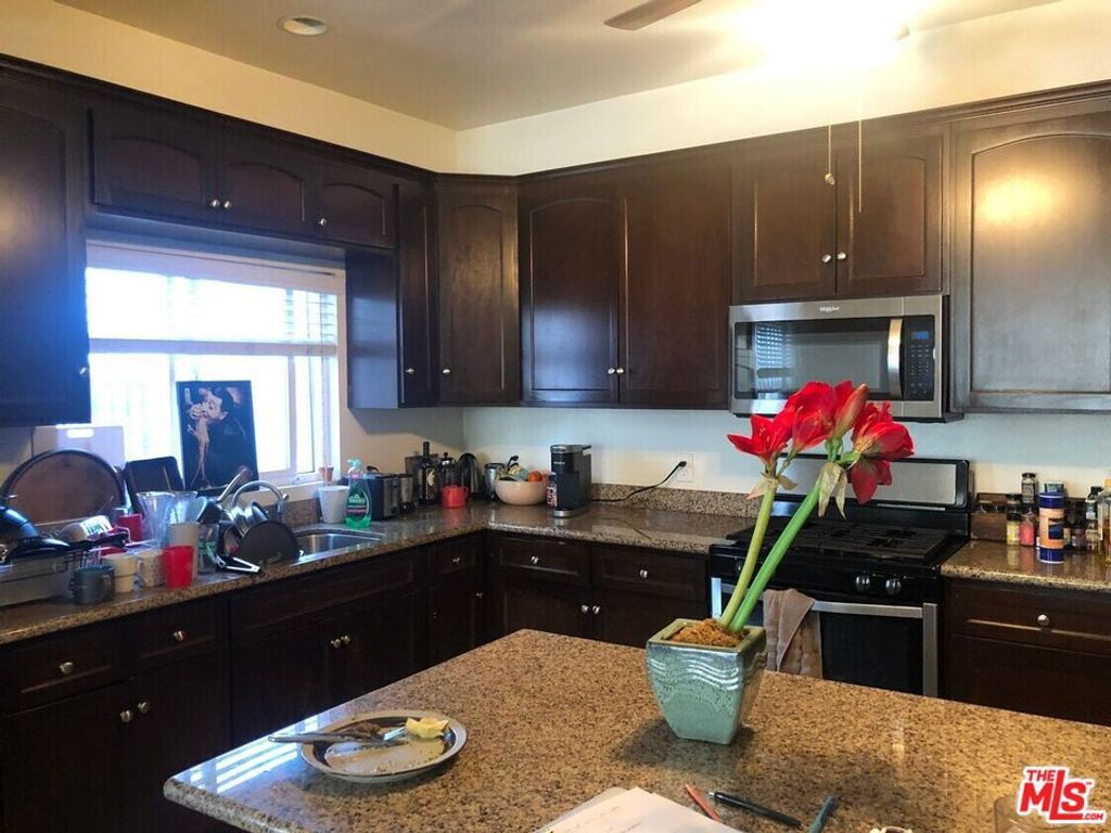 Image 5 of property listing at 1449 W 28th Street, Los Angeles, CA 90007