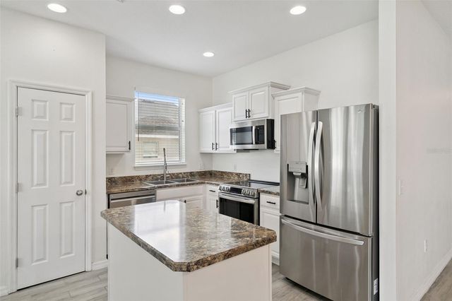 140 HIGHLAND MEADOWS STREET, Davenport, FL 33837