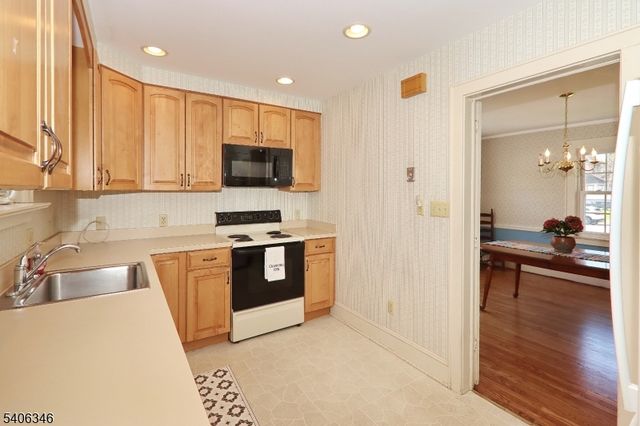 6 Manor Ave, Cranford Twp., NJ 07016