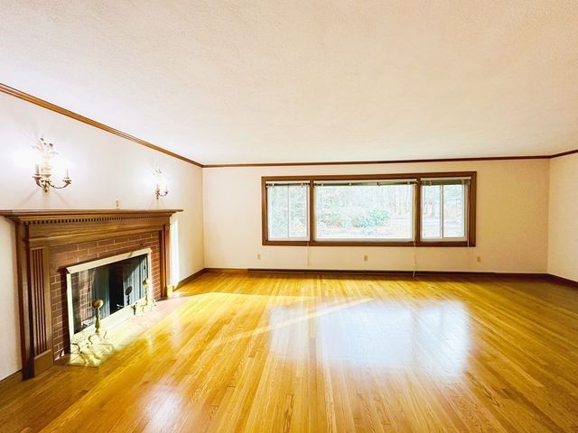 5 Crest Dr W, Dover, MA 02030