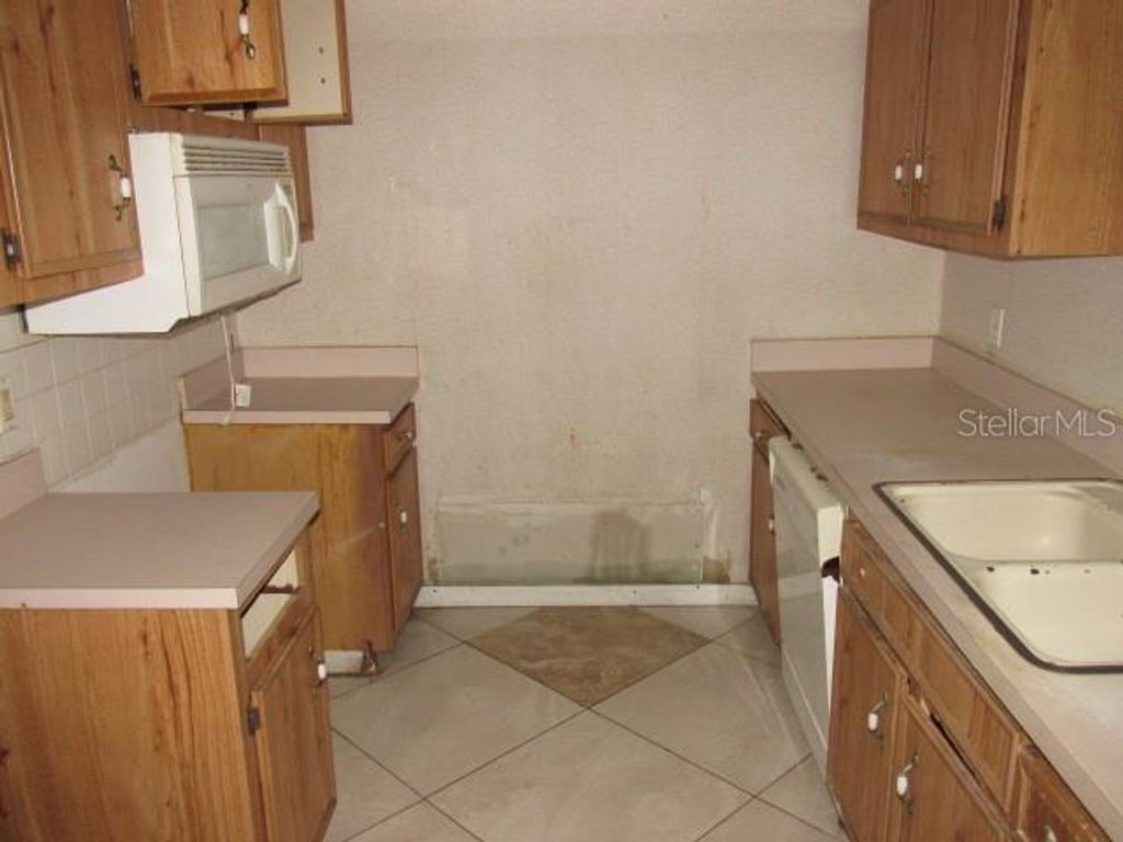 Image 3 of property listing at 7651 RIO PINAR LAKES BOULEVARD, Orlando, FL 32822