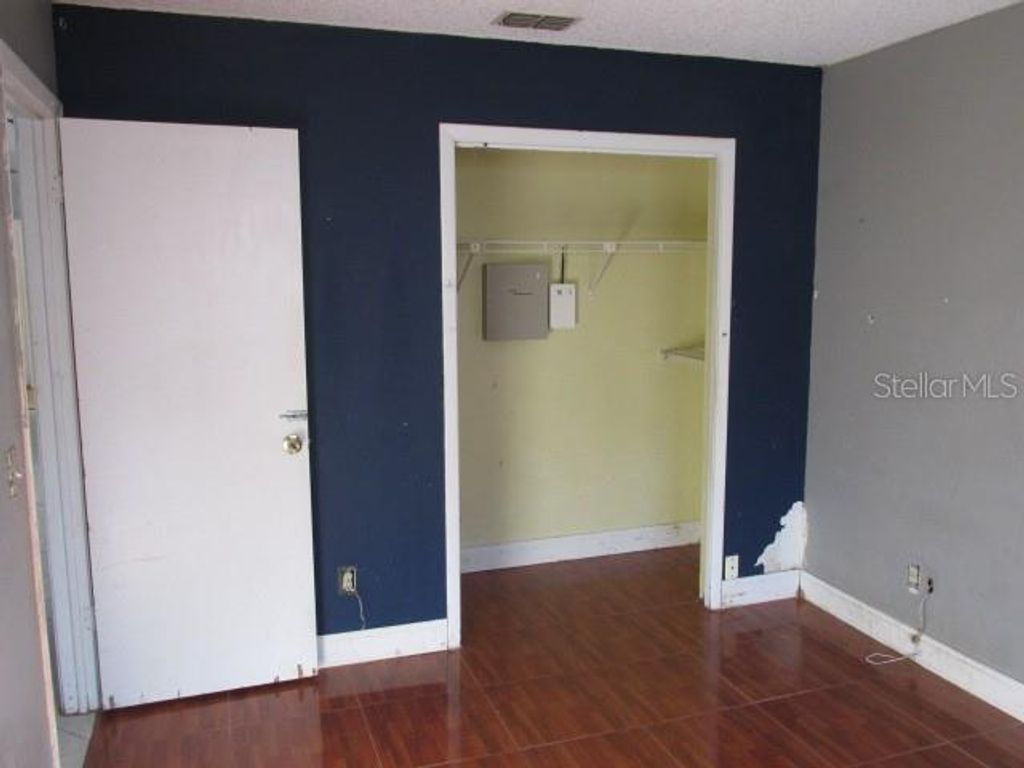 Image 8 of property listing at 7651 RIO PINAR LAKES BOULEVARD, Orlando, FL 32822