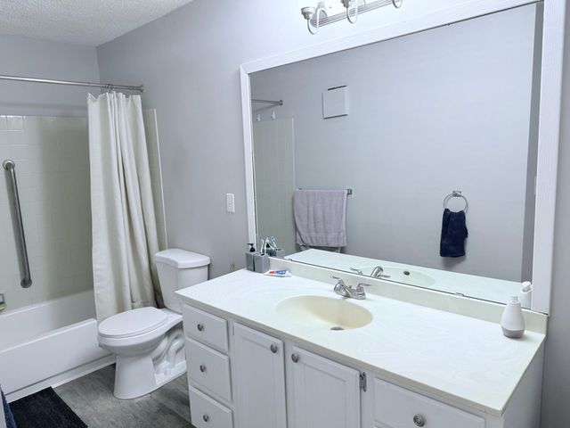 3232 Fremont Avenue N 213, Minneapolis, MN 55412