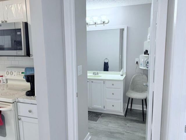 3232 Fremont Avenue N 213, Minneapolis, MN 55412