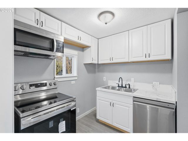 6023 N AMHERST St, Portland, OR 97203