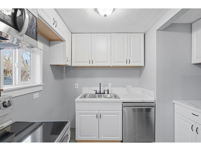 6023 N AMHERST St, Portland, OR 97203