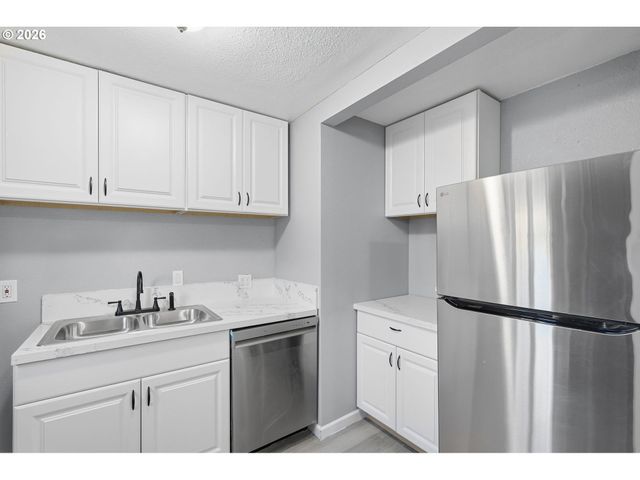 6023 N AMHERST St, Portland, OR 97203