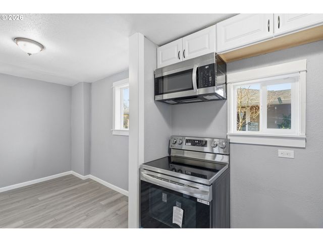 6023 N AMHERST St, Portland, OR 97203