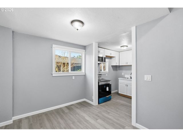 6023 N AMHERST St, Portland, OR 97203