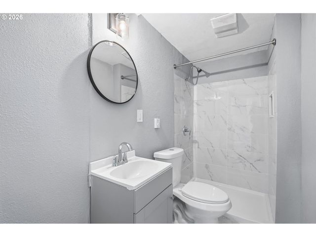 6023 N AMHERST St, Portland, OR 97203