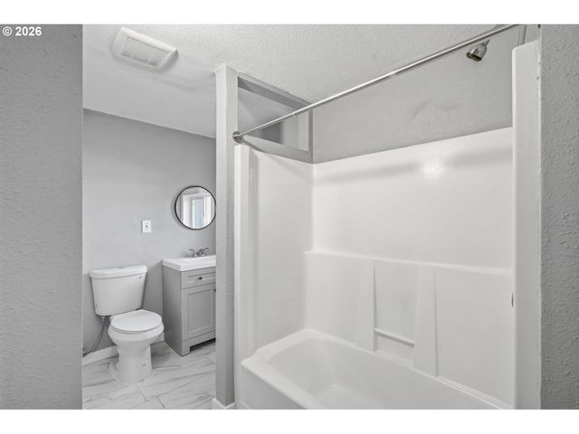 6023 N AMHERST St, Portland, OR 97203