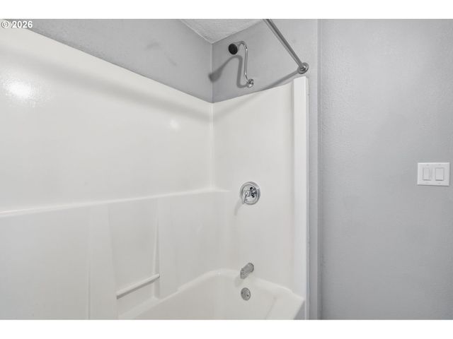 6023 N AMHERST St, Portland, OR 97203