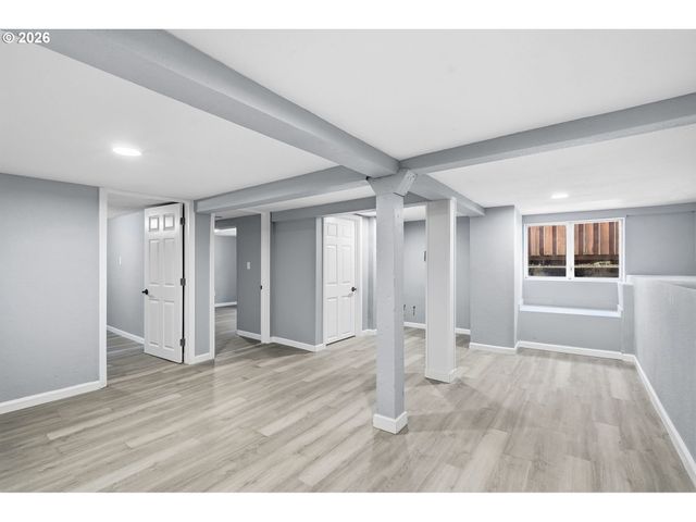 6023 N AMHERST St, Portland, OR 97203