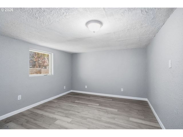 6023 N AMHERST St, Portland, OR 97203