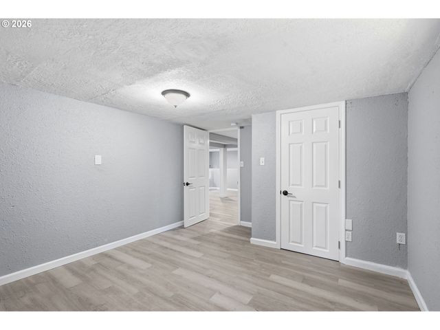 6023 N AMHERST St, Portland, OR 97203