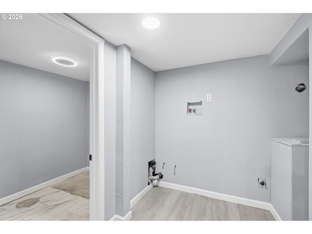 6023 N AMHERST St, Portland, OR 97203