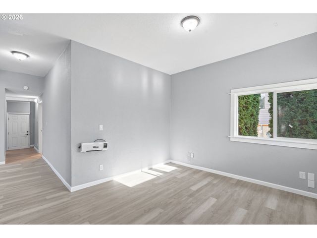 6023 N AMHERST St, Portland, OR 97203