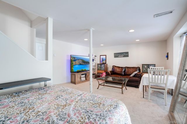 6203 Chelsea Cove N, Hopewell Junction, NY 12533