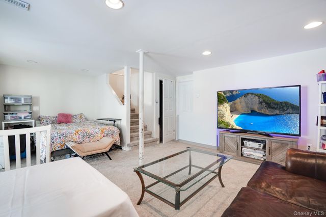 6203 Chelsea Cove N, Hopewell Junction, NY 12533