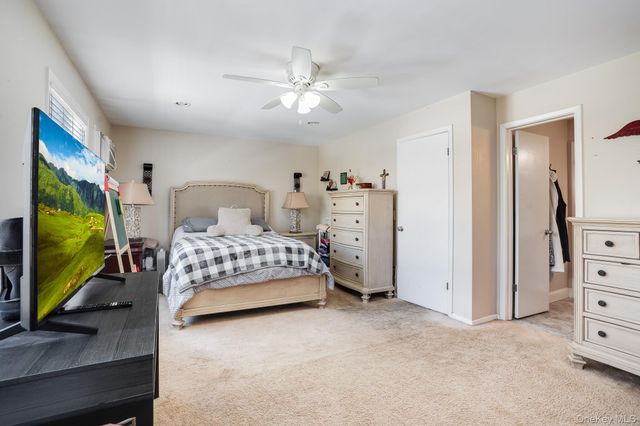 6203 Chelsea Cove N, Hopewell Junction, NY 12533