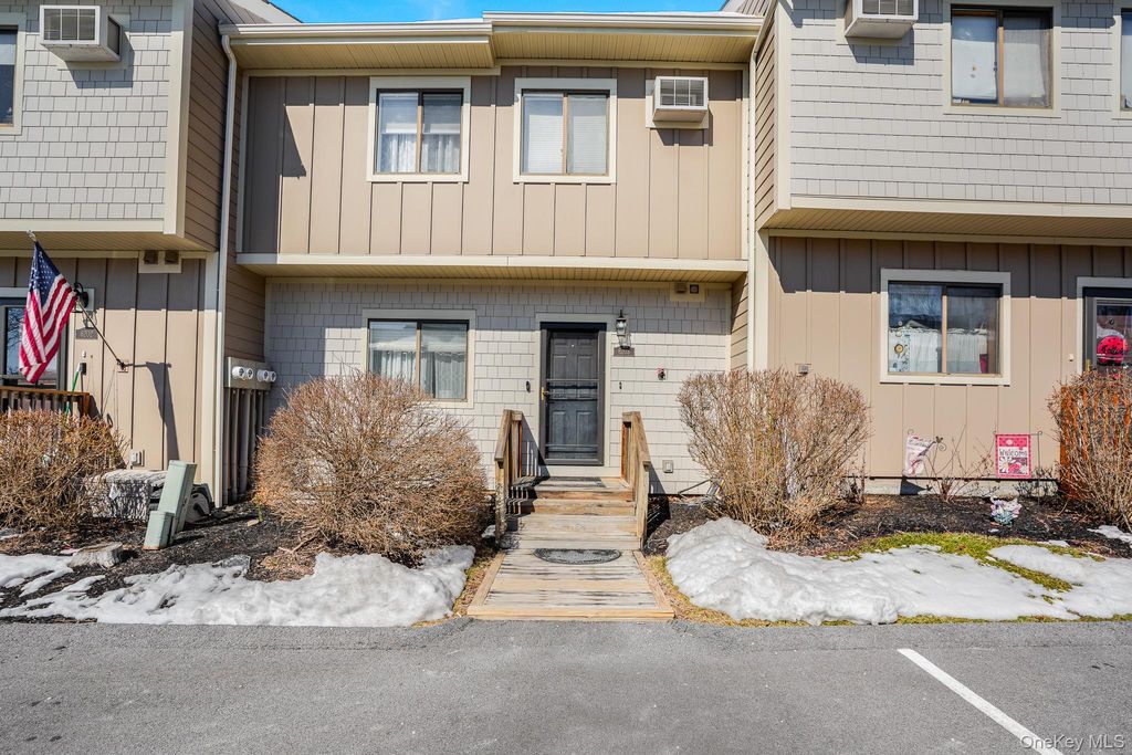 6203 Chelsea Cove N, Hopewell Junction, NY 12533