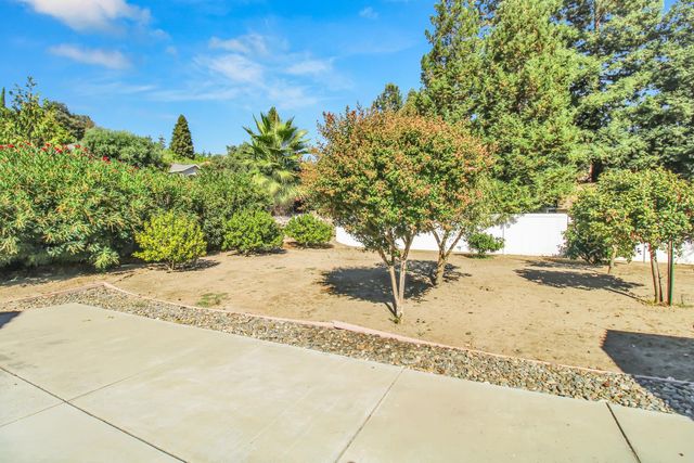 11000 Mallard Ct, Oakdale, CA 95361