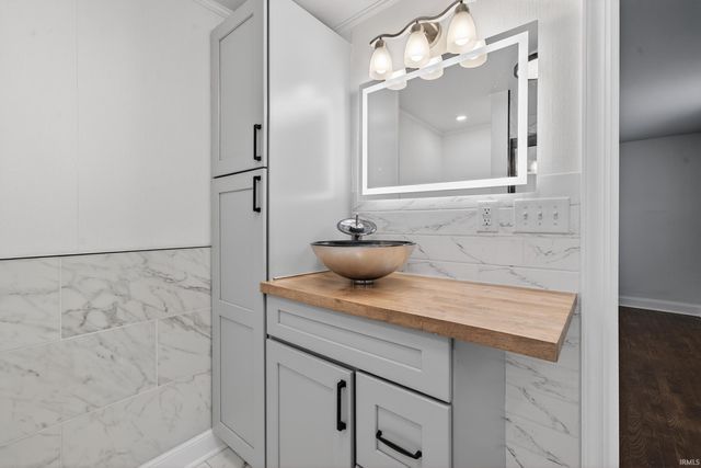 1411 N WABASH Avenue, Marion, IN 46952