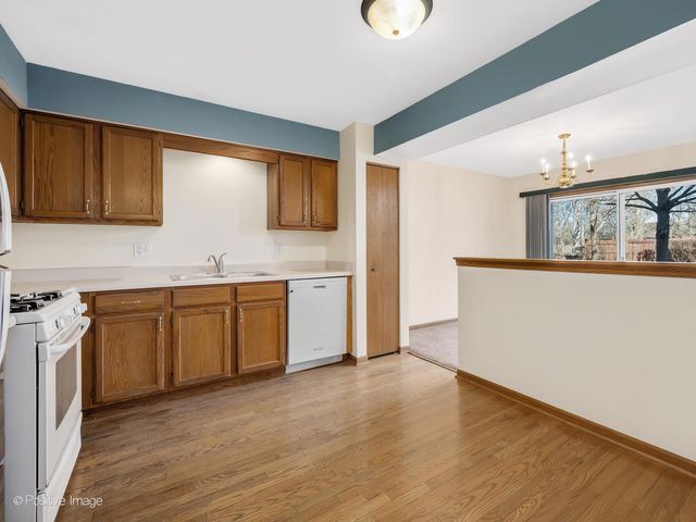 30W003 WILLOW Court 003, Warrenville, IL 60555