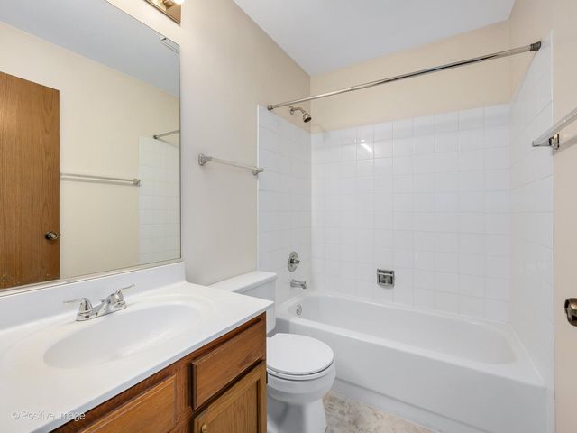 30W003 WILLOW Court 003, Warrenville, IL 60555