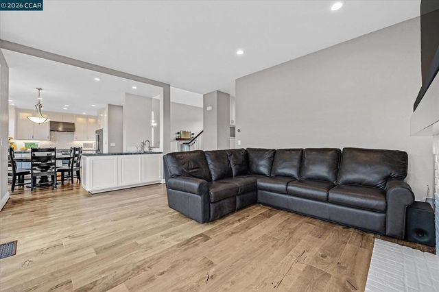 11205 11205 Creekside Ct, Dublin, CA 94568