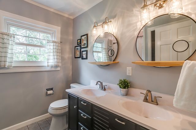211 Silver Acres Road, Azle, TX 76020