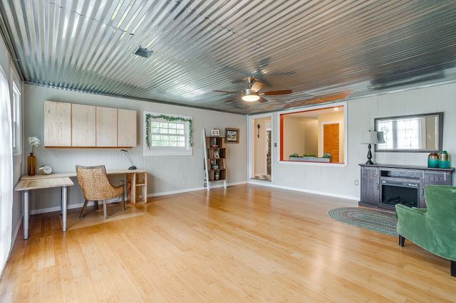 211 Silver Acres Road, Azle, TX 76020