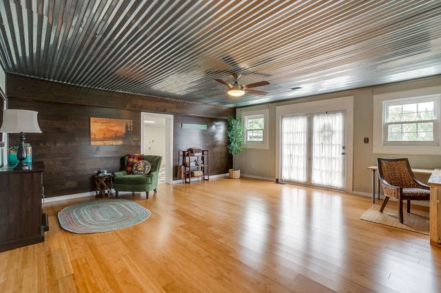 211 Silver Acres Road, Azle, TX 76020