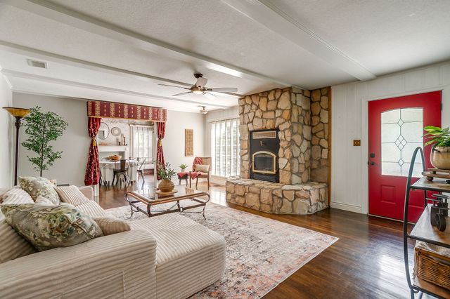 211 Silver Acres Road, Azle, TX 76020