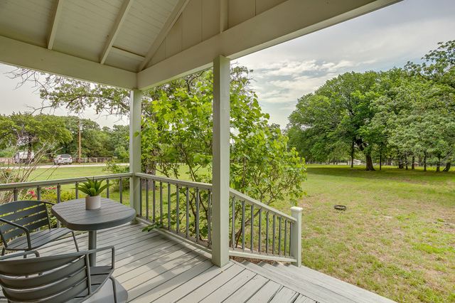 211 Silver Acres Road, Azle, TX 76020