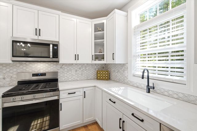 57 Hardy Road, Londonderry, NH 03053