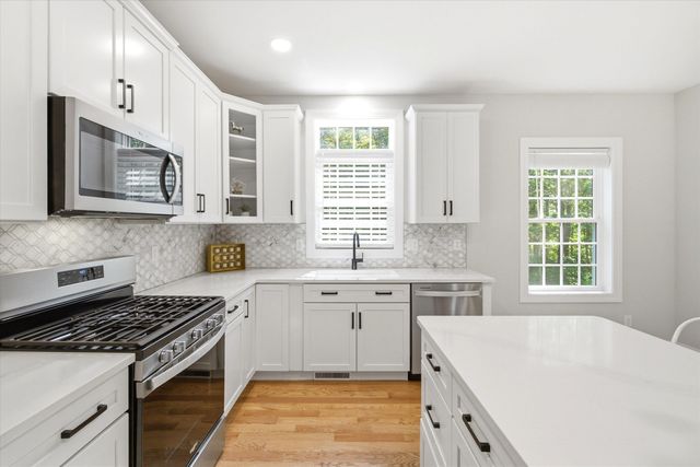 57 Hardy Road, Londonderry, NH 03053