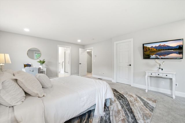 57 Hardy Road, Londonderry, NH 03053