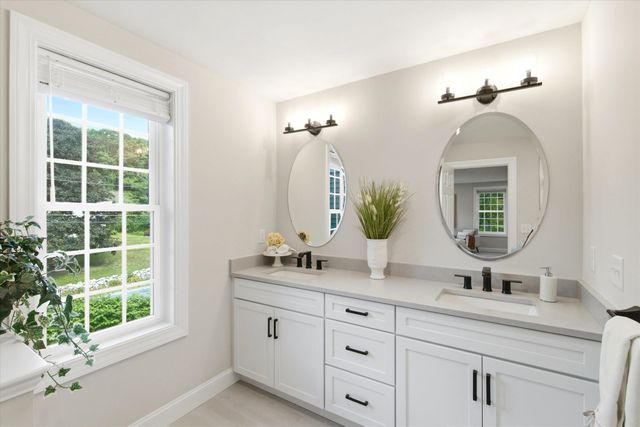 57 Hardy Road, Londonderry, NH 03053