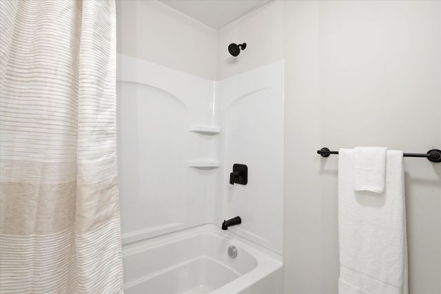 57 Hardy Road, Londonderry, NH 03053