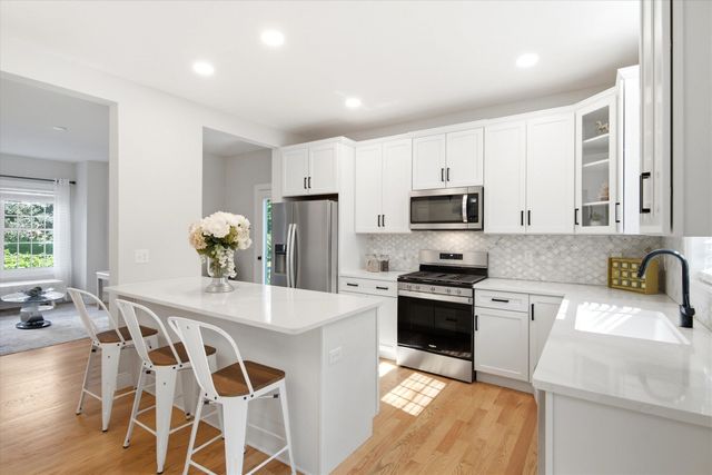 57 Hardy Road, Londonderry, NH 03053