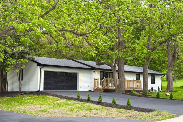 35W302 PINELANDS Road, St. Charles, IL 60174