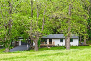 35W302 PINELANDS Road, St. Charles, IL 60174