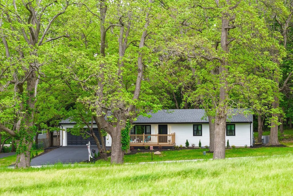 35W302 PINELANDS Road, St. Charles, IL 60174