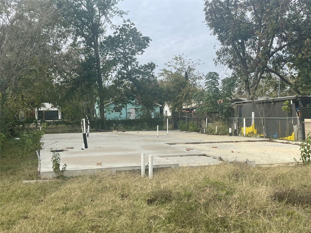 3343 Bataan Street, Dallas, TX 75212