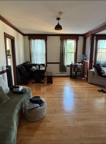 135 Prospect St 1, Waltham, MA 02453