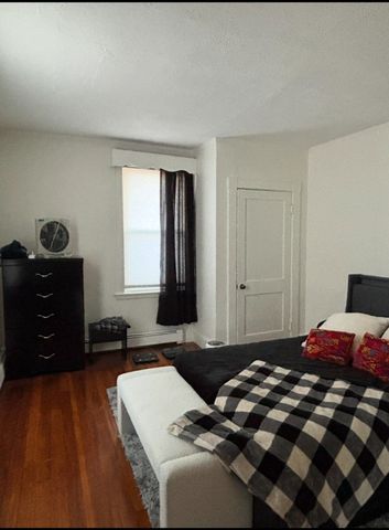 135 Prospect St 1, Waltham, MA 02453